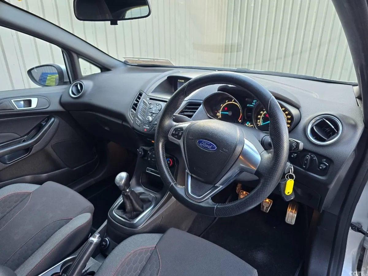 Ford Fiesta Hatchback, Petrol, 2017, Silver