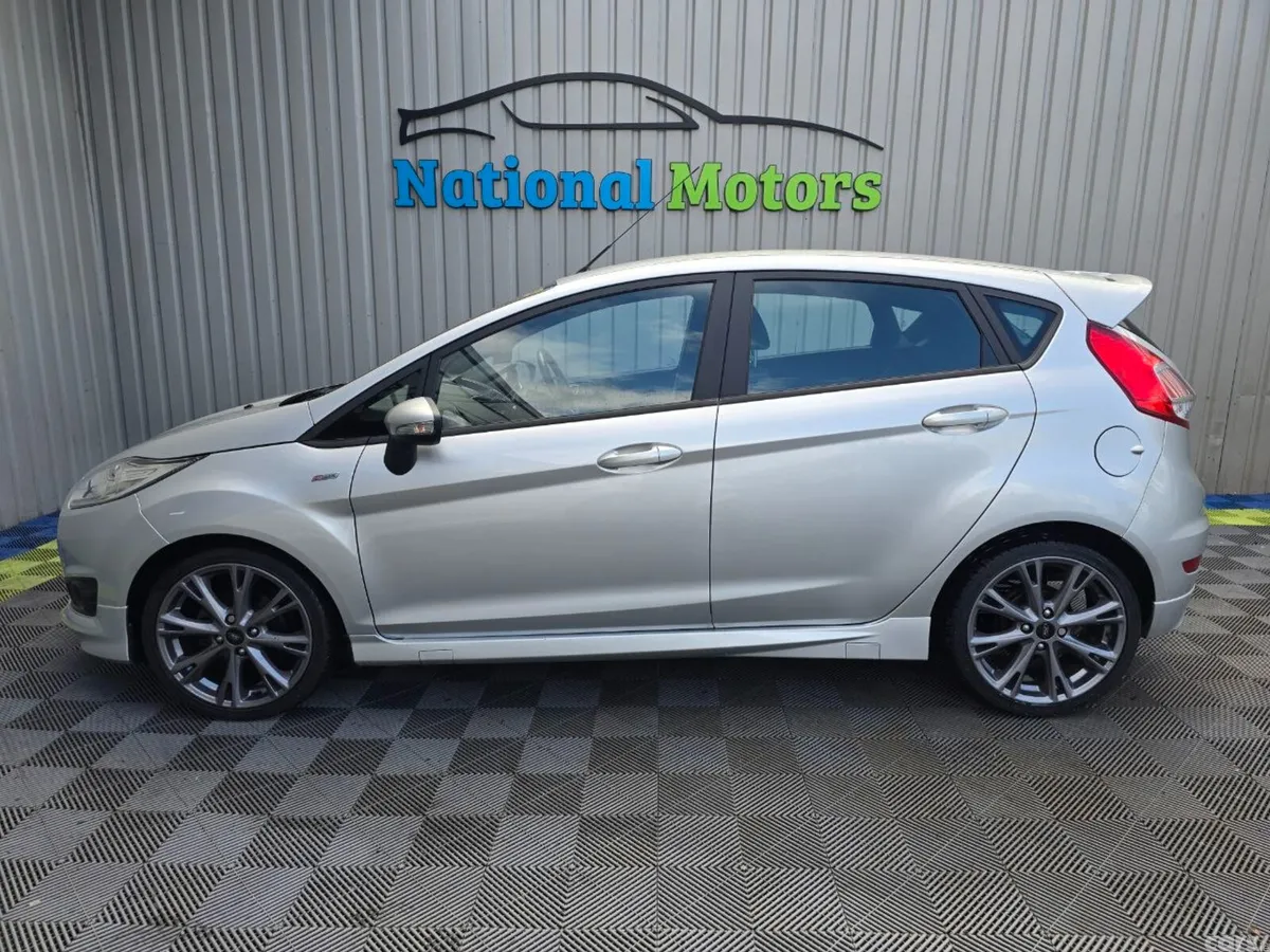 Ford Fiesta Hatchback, Petrol, 2017, Silver