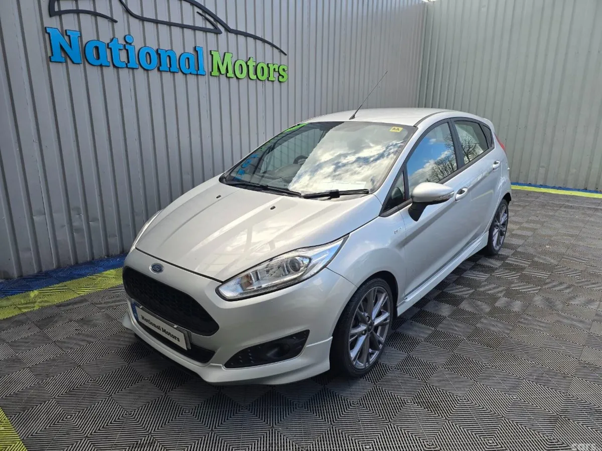 Ford Fiesta Hatchback, Petrol, 2017, Silver