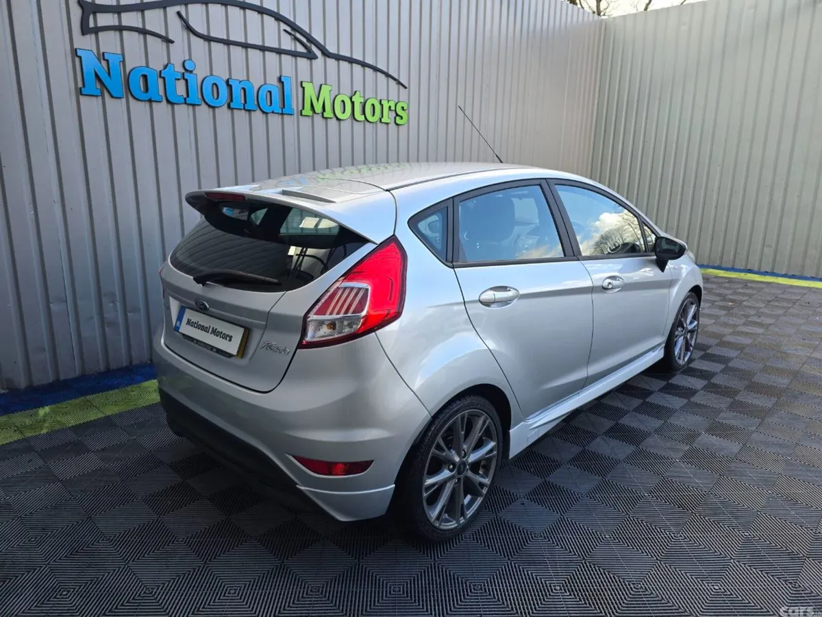 Ford Fiesta Hatchback, Petrol, 2017, Silver