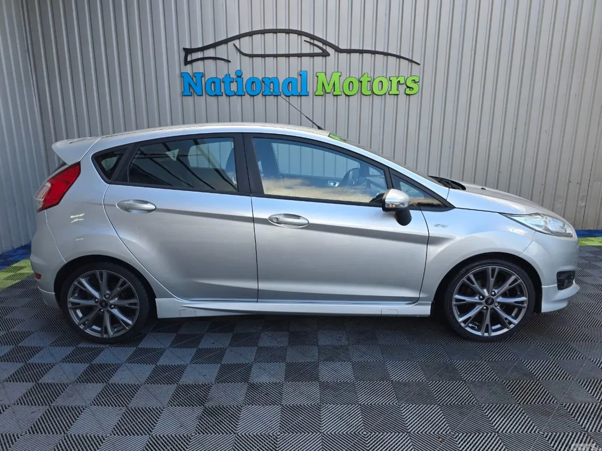 Ford Fiesta Hatchback, Petrol, 2017, Silver