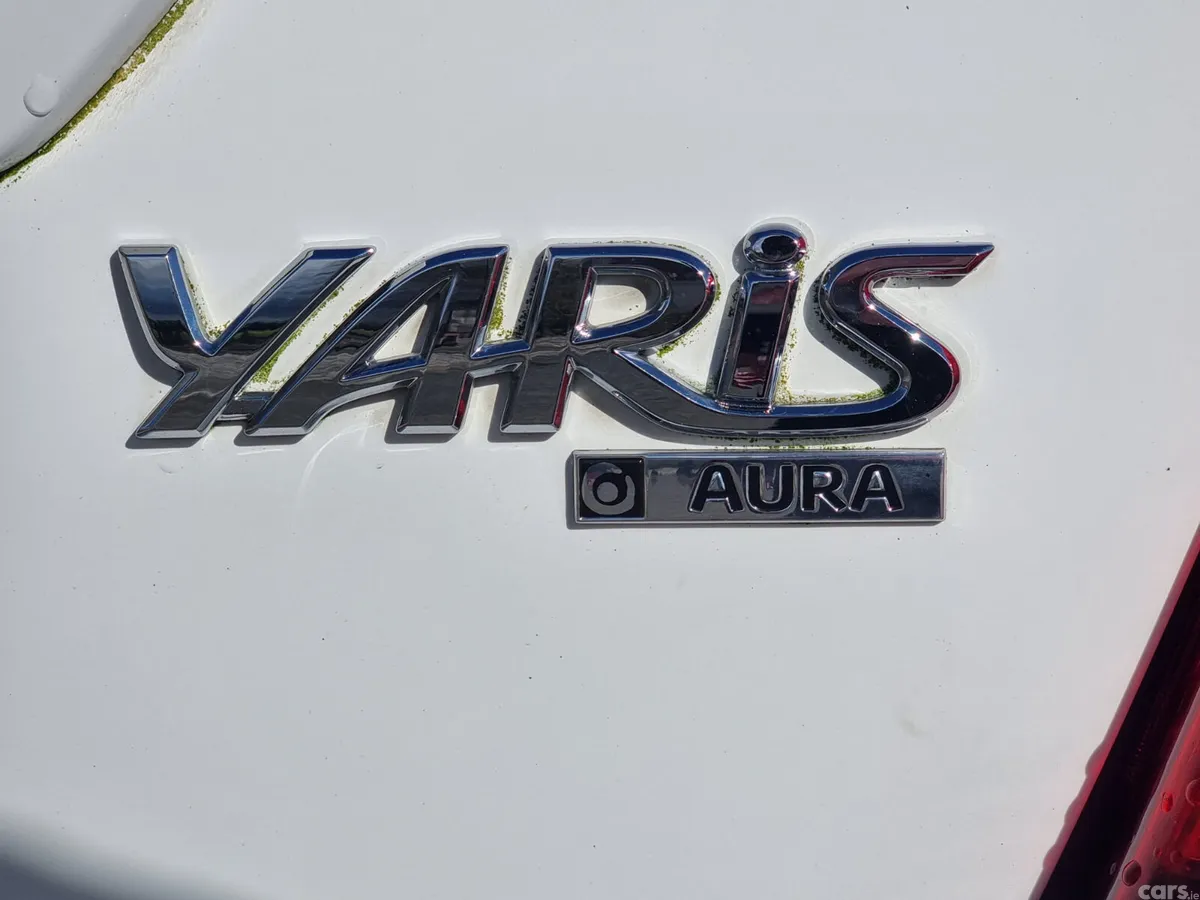 Toyota Yaris Hatchback, Petrol, 2015, White