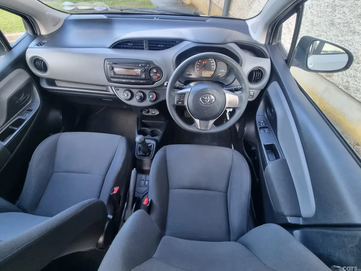 Toyota Yaris Hatchback, Petrol, 2015, White