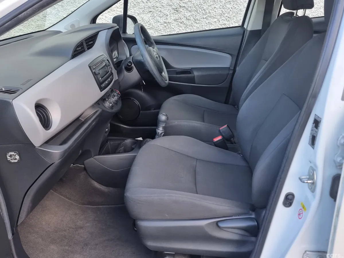 Toyota Yaris Hatchback, Petrol, 2015, White