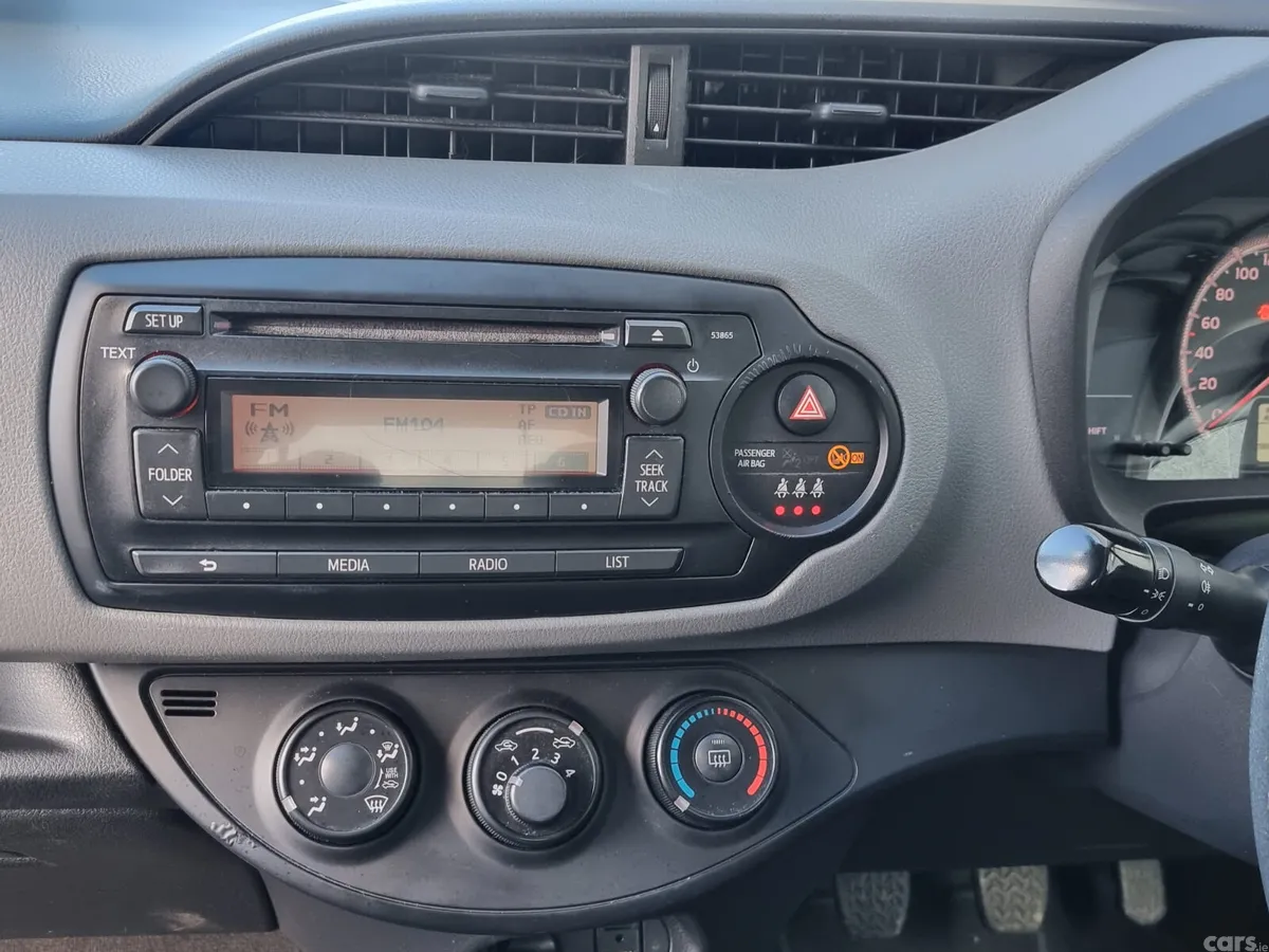Toyota Yaris Hatchback, Petrol, 2015, White