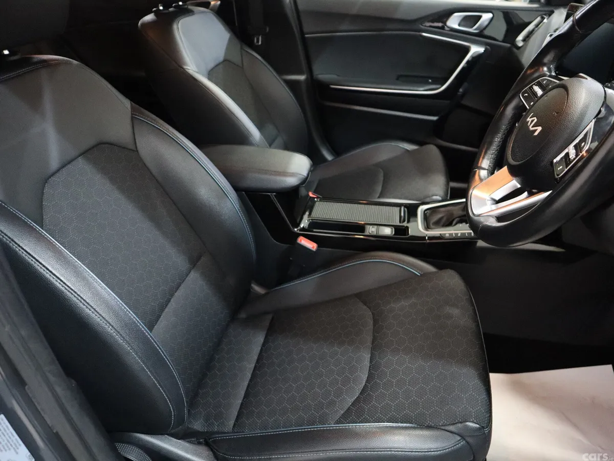 Kia XCeed Hatchback, Petrol Plug-in Hybrid, 2023, Grey