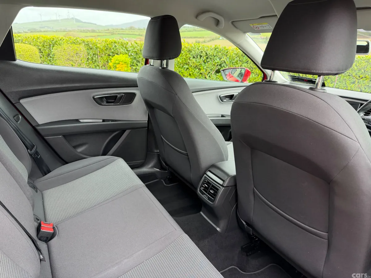 SEAT Leon Hatchback, Petrol, 2020, Red
