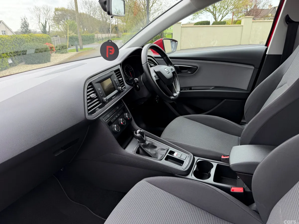 SEAT Leon Hatchback, Petrol, 2020, Red