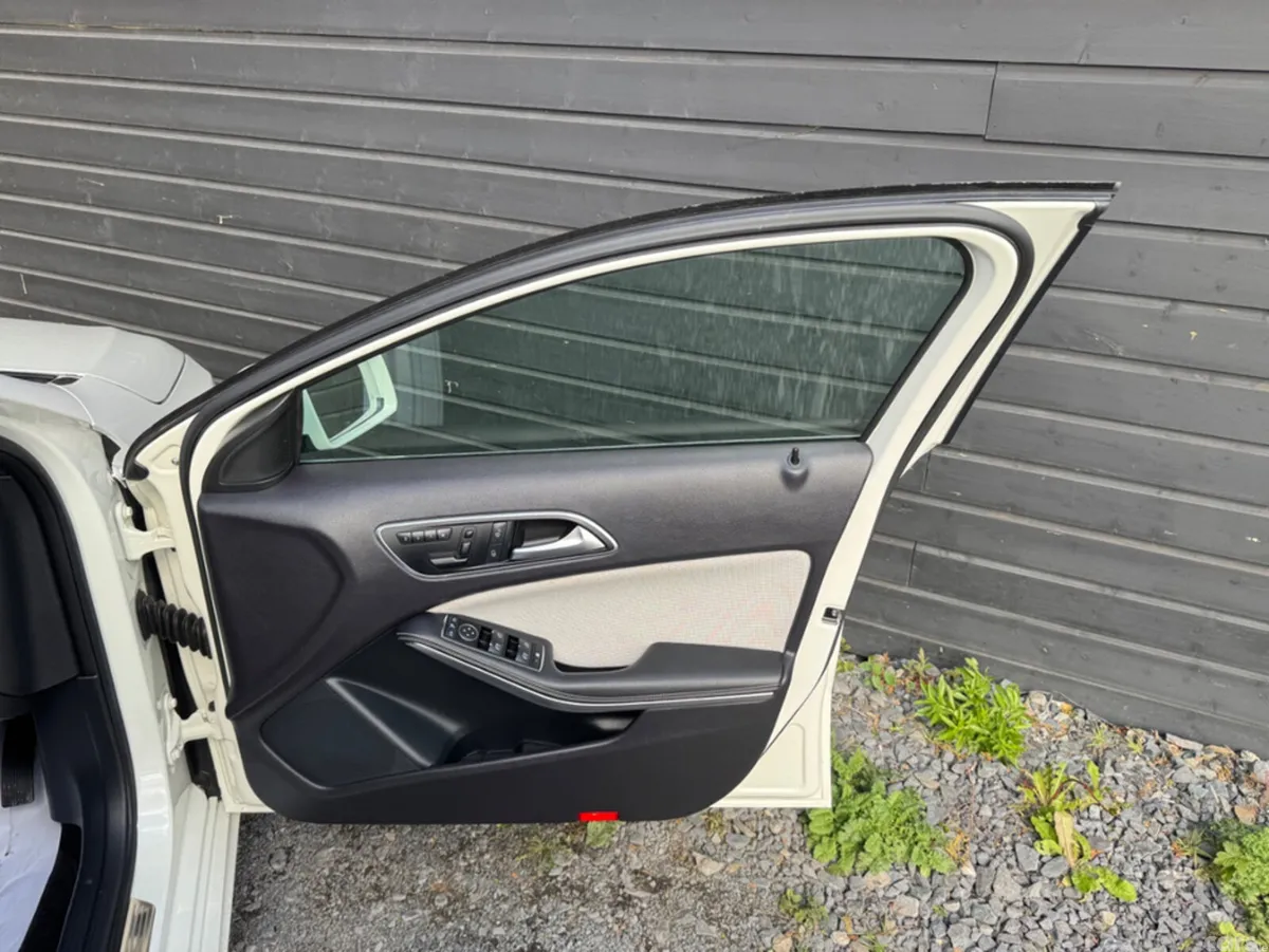Mercedes-Benz A-Class Hatchback, Petrol, 2014, White