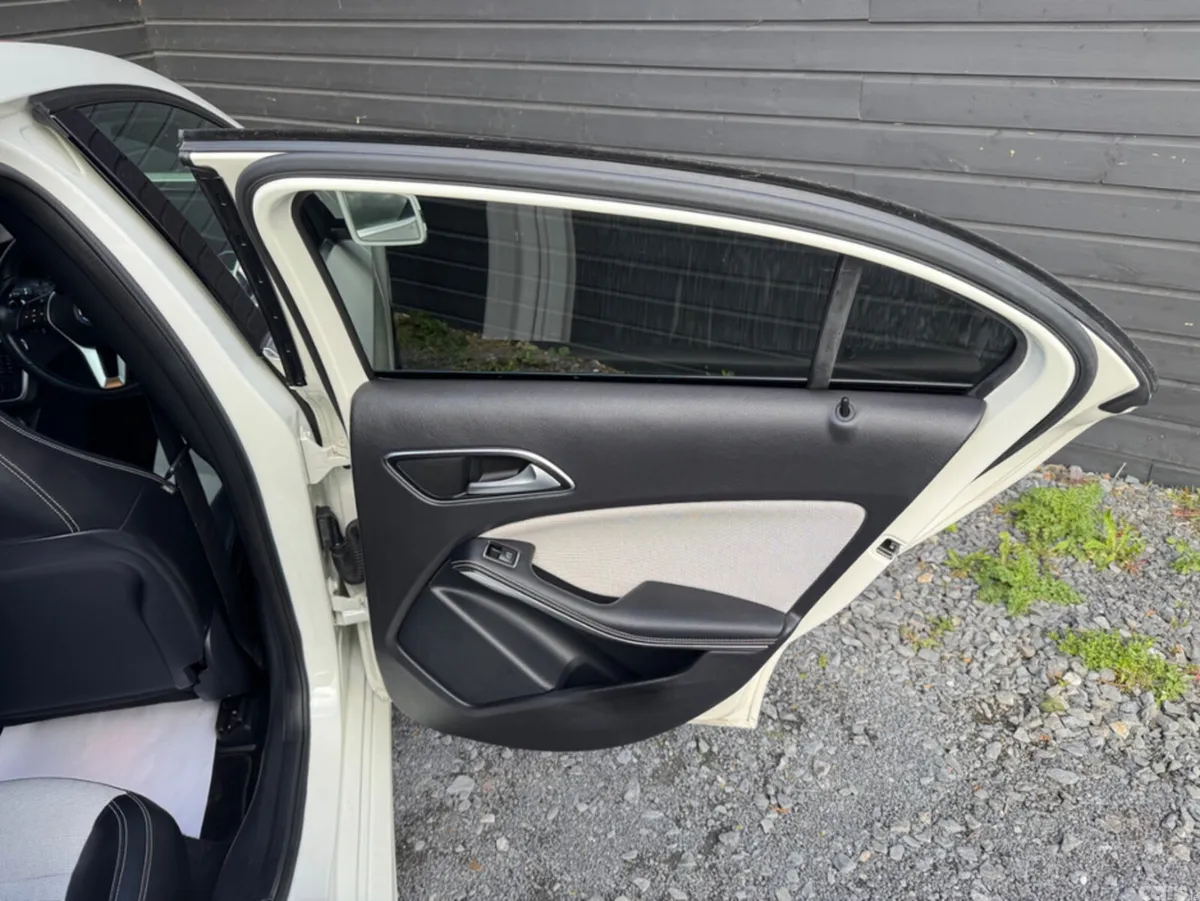 Mercedes-Benz A-Class Hatchback, Petrol, 2014, White