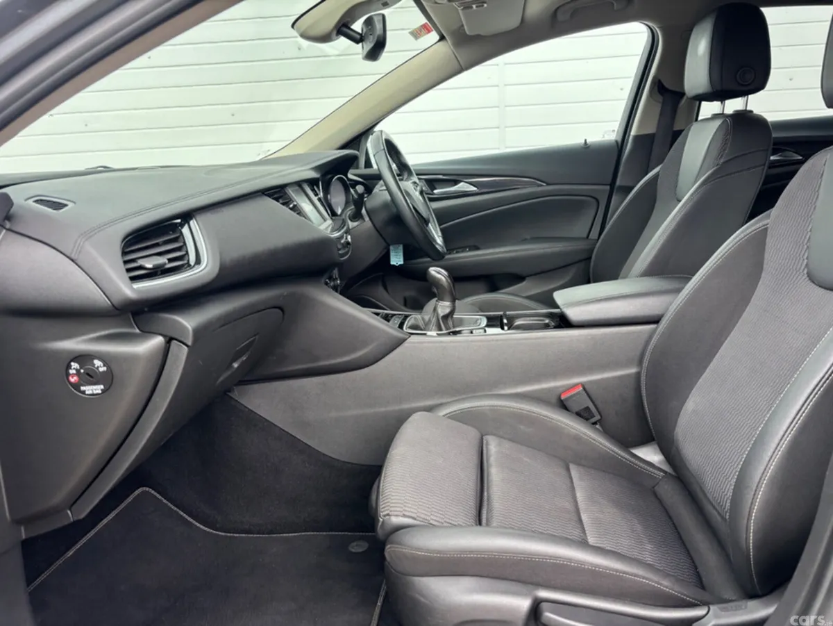 Opel Insignia Hatchback, Diesel, 2020, Grey