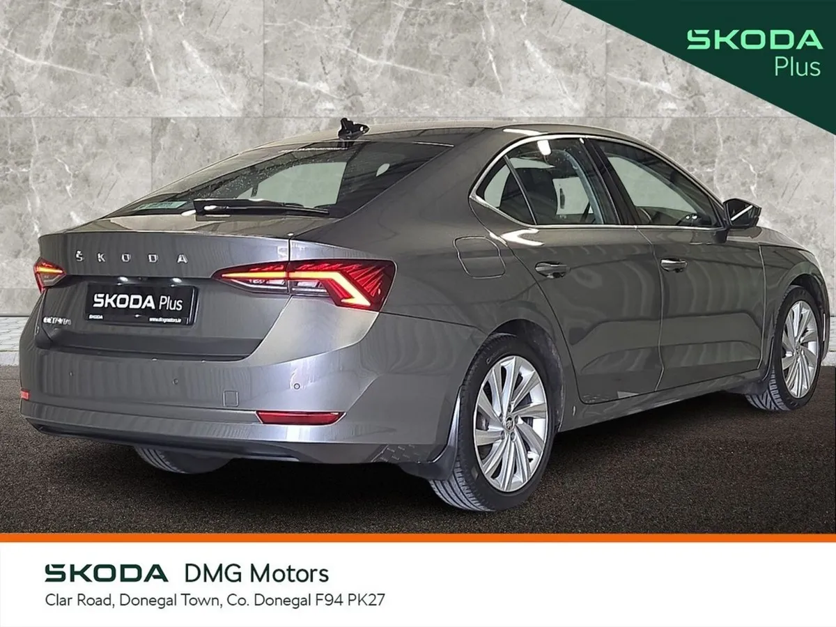 Skoda Octavia Saloon, Diesel, 2024, Grey
