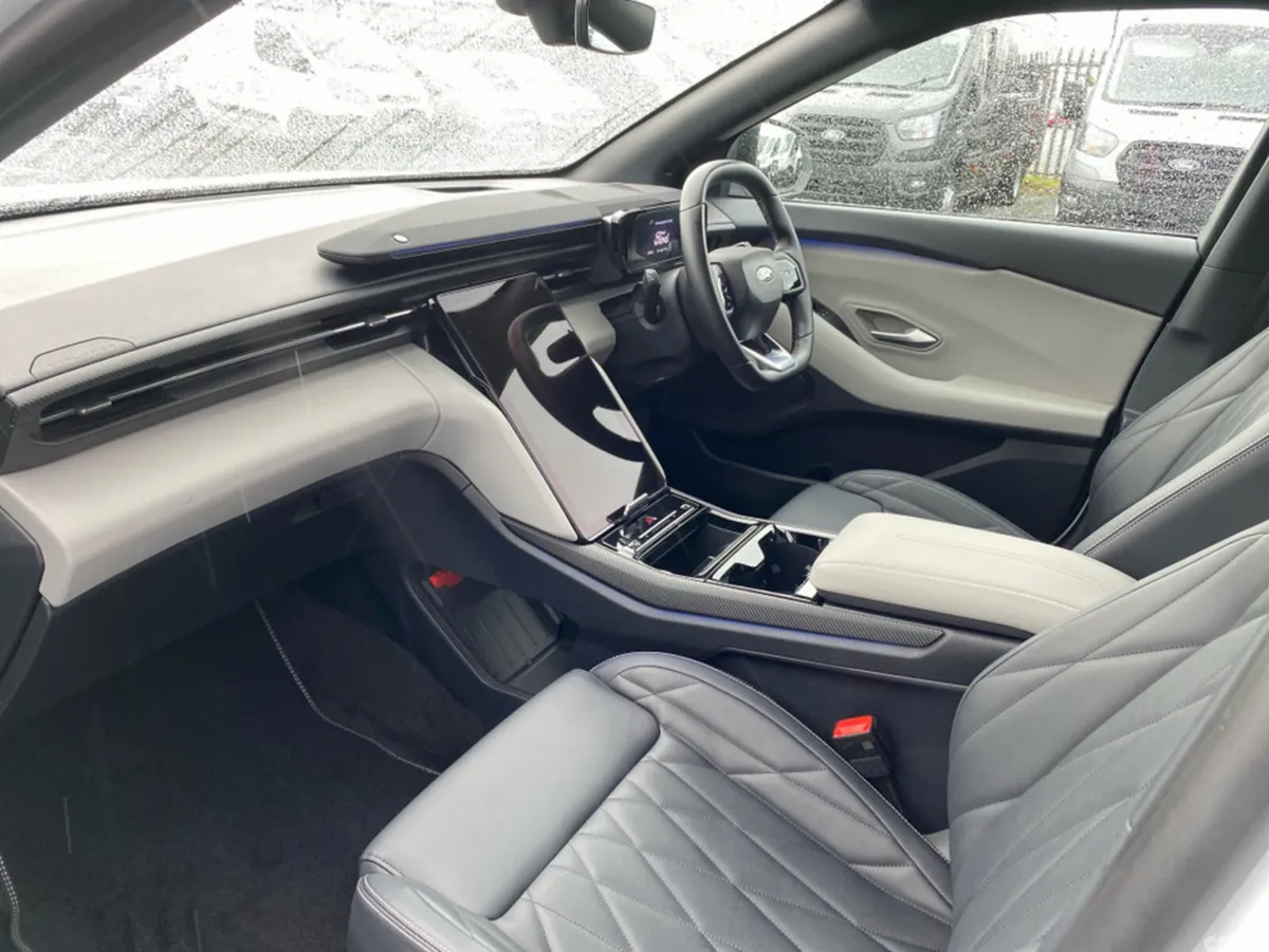 Ford Explorer MPV, Electric, 2025, White