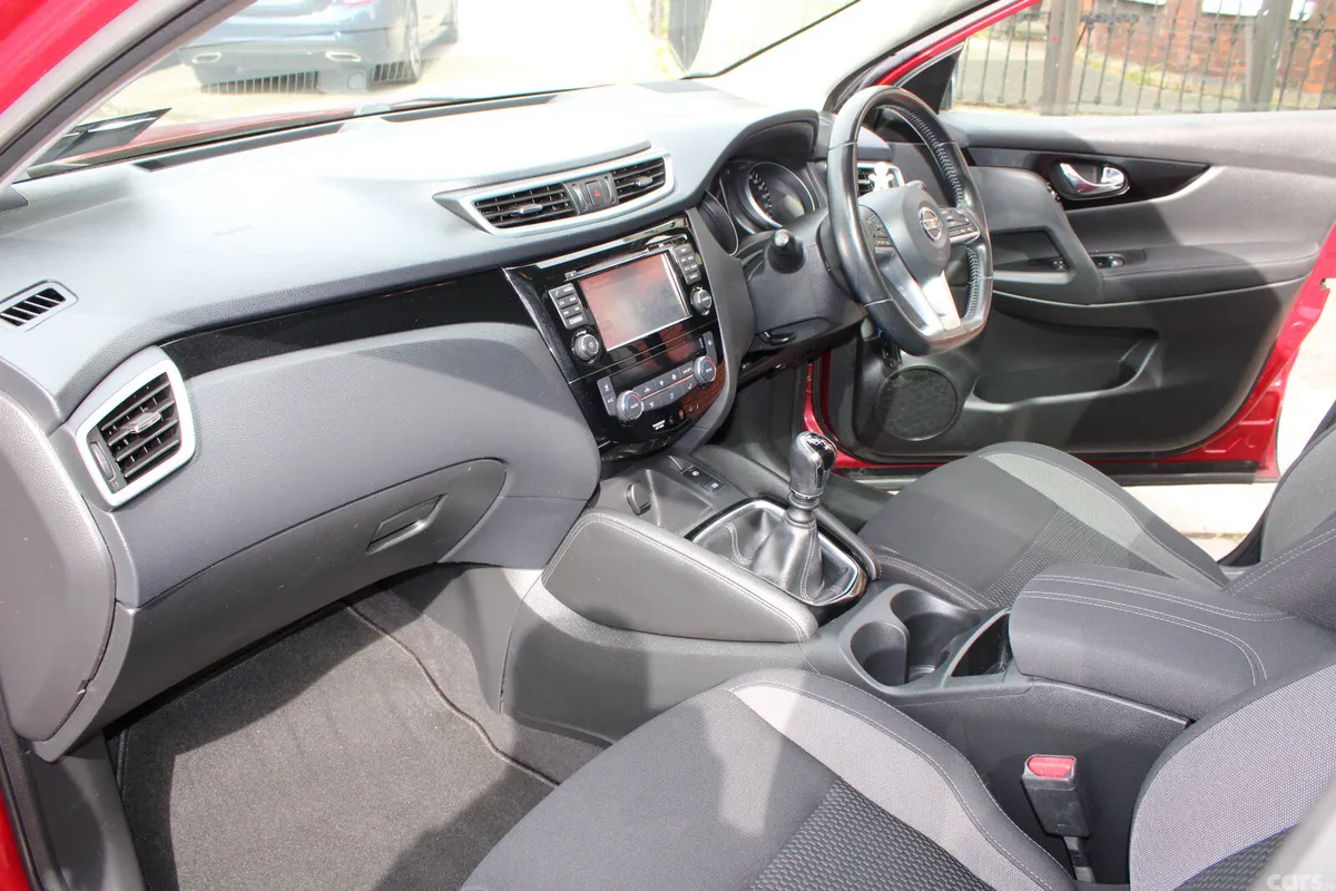 Nissan Qashqai MPV, Diesel, 2019, Red