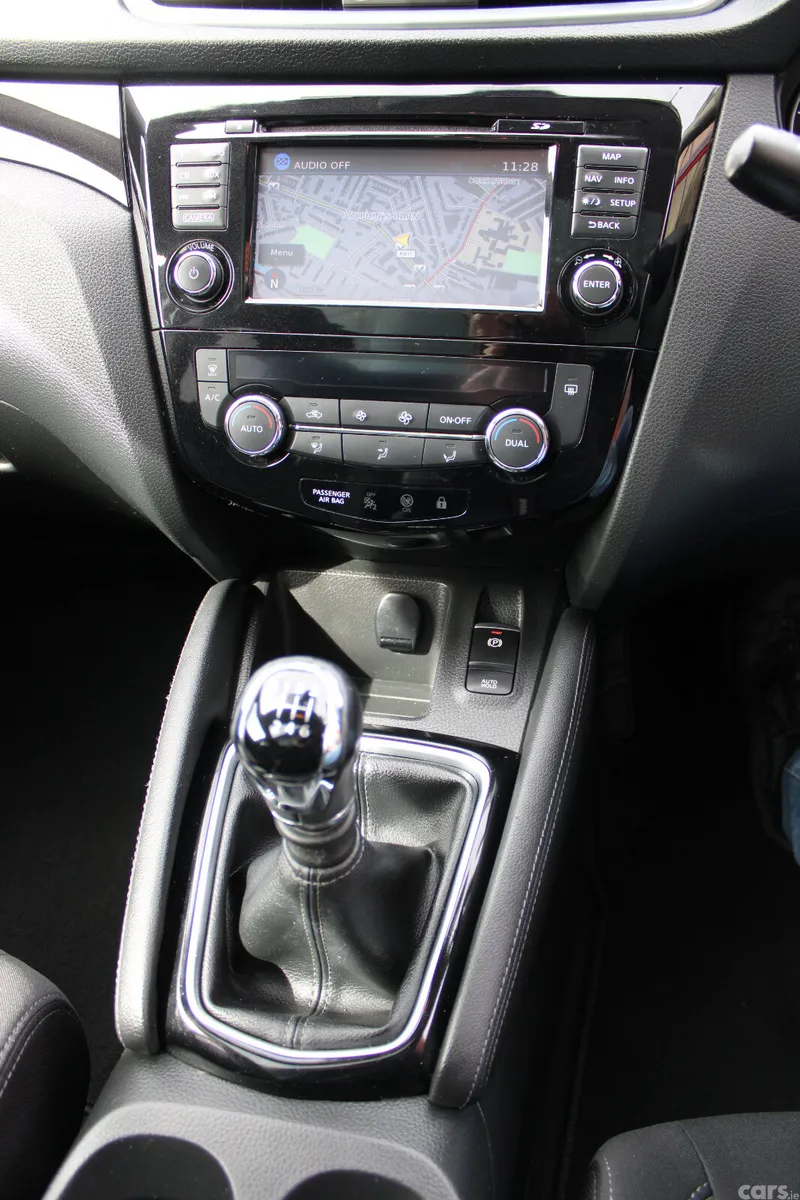 Nissan Qashqai MPV, Diesel, 2019, Red