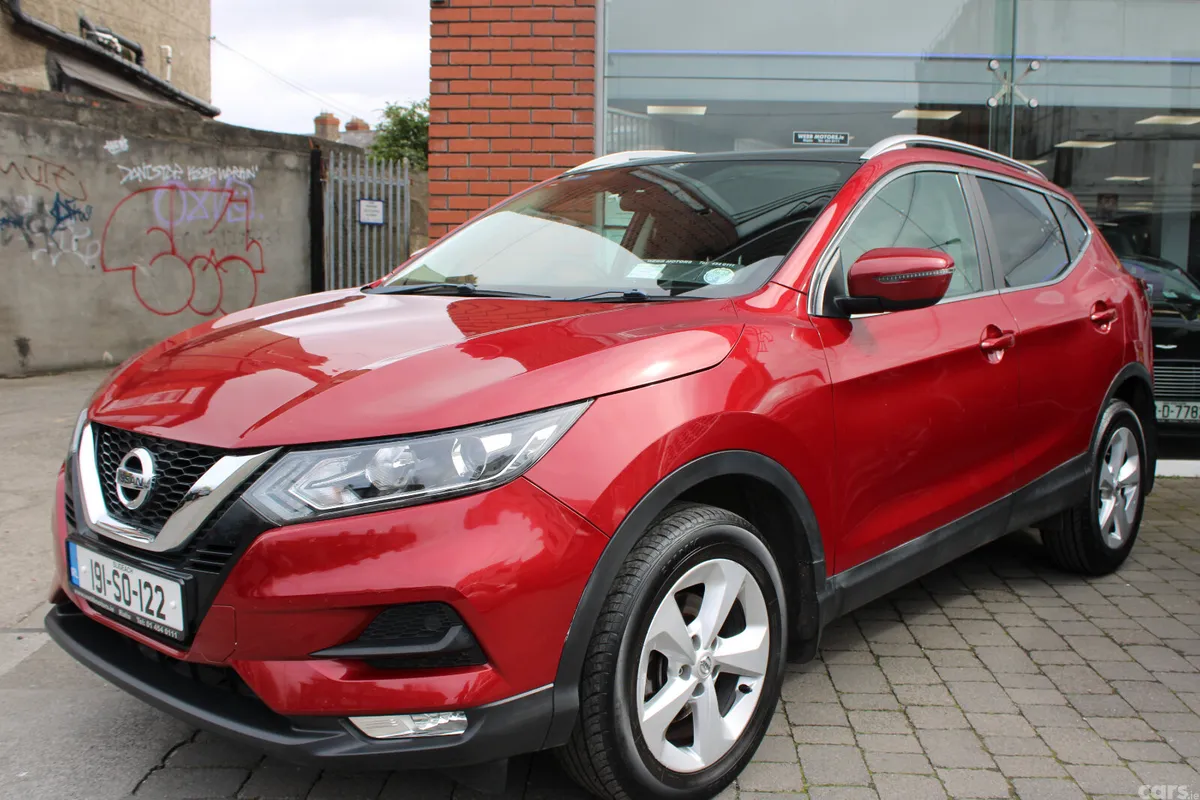 Nissan Qashqai MPV, Diesel, 2019, Red