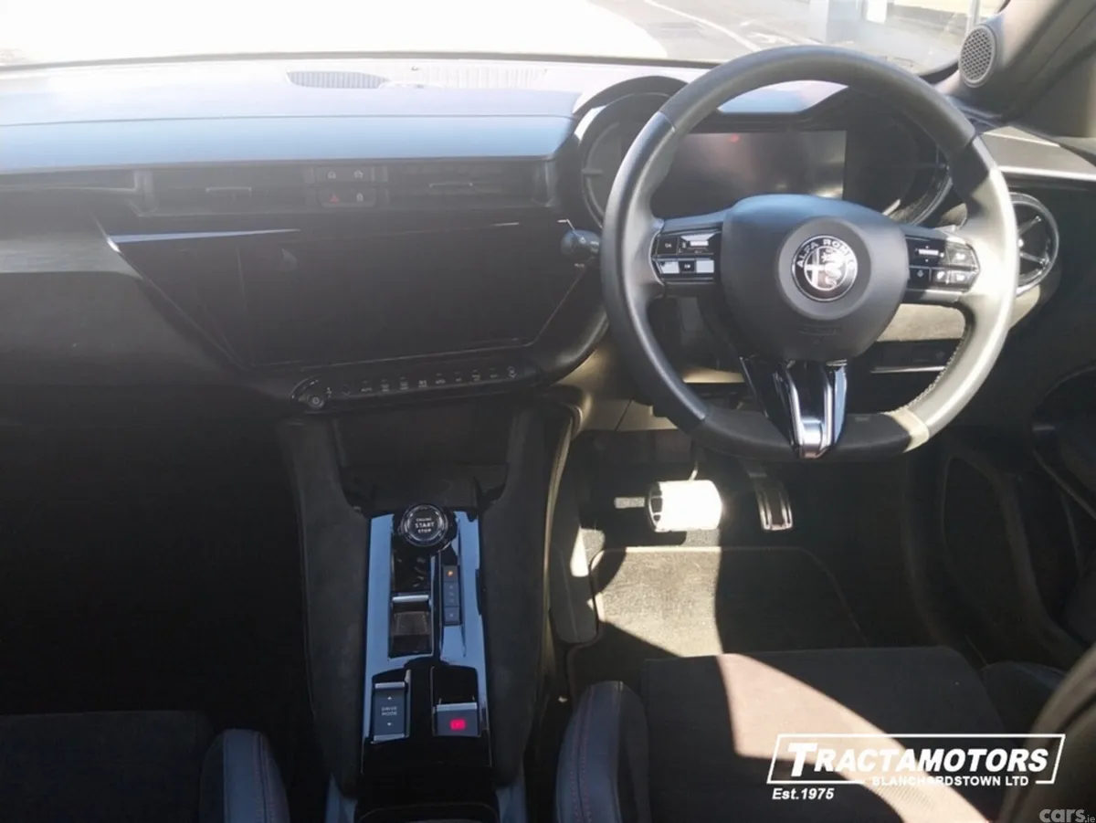 Alfa Romeo Junior MPV, Electric, 2025, Blue