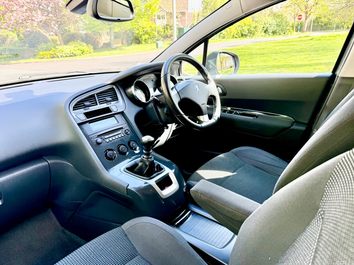 Peugeot 5008 MPV, Diesel, 2016, Grey