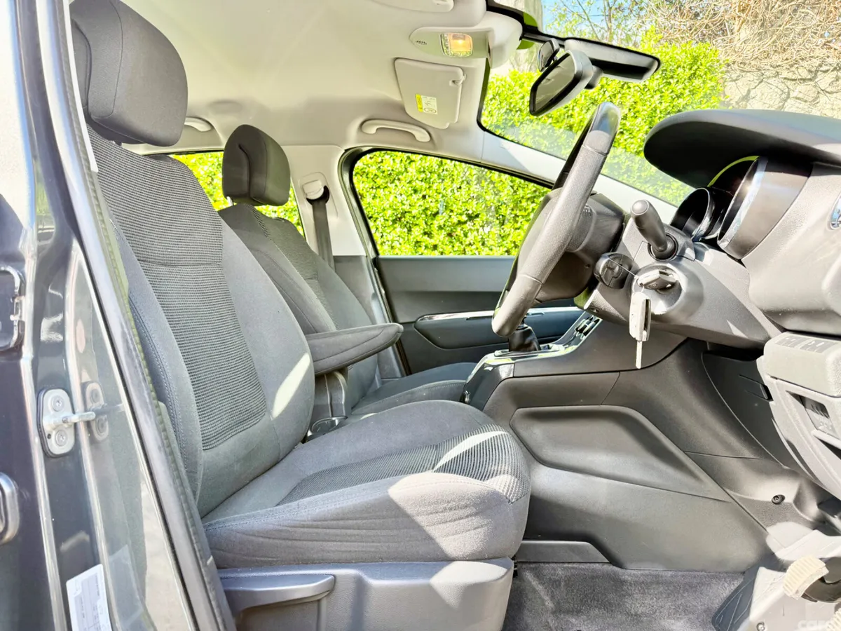 Peugeot 5008 MPV, Diesel, 2016, Grey