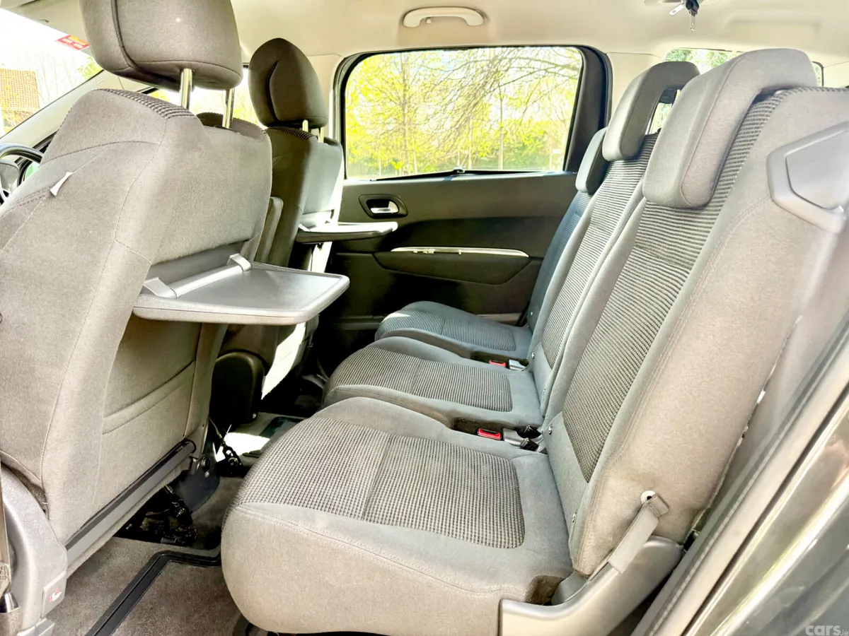 Peugeot 5008 MPV, Diesel, 2016, Grey