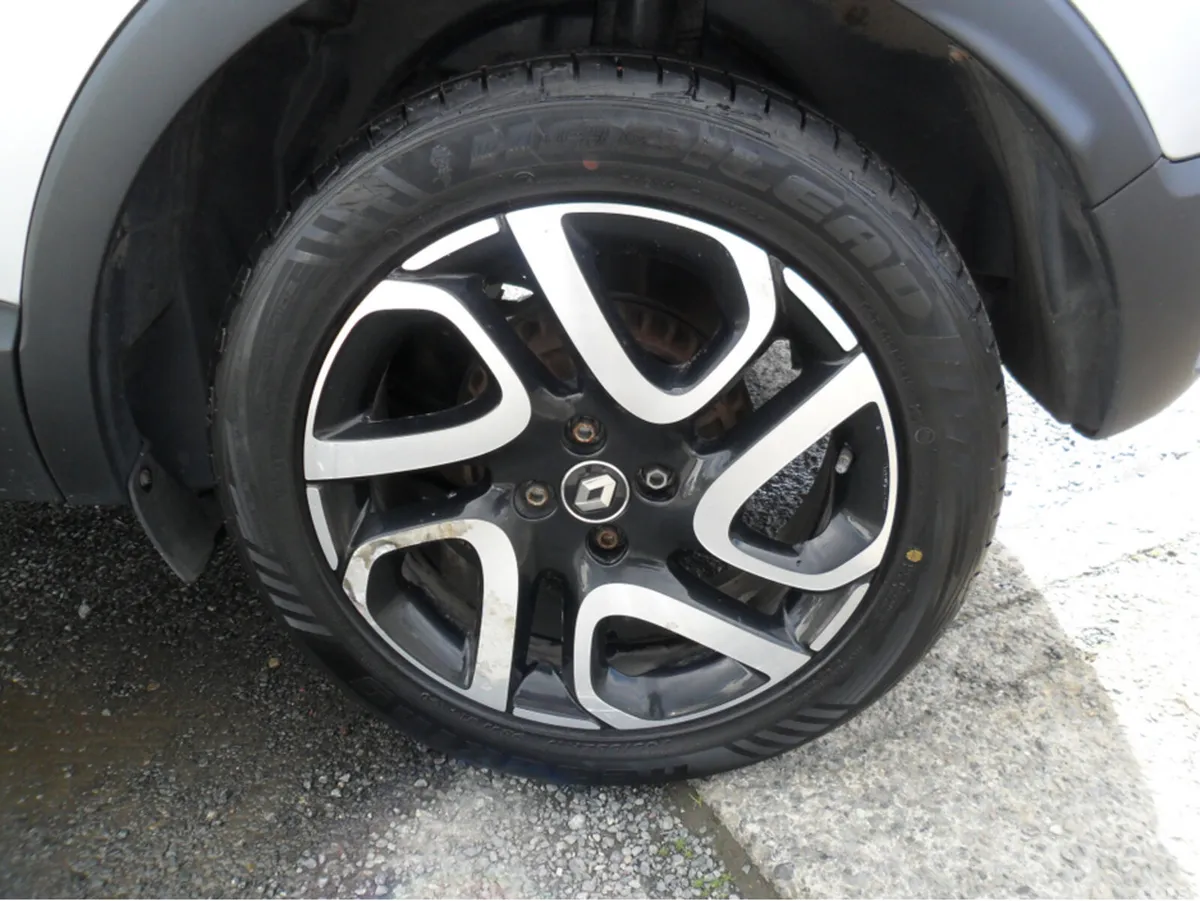 Renault Captur Hatchback, Petrol, 2019, Silver