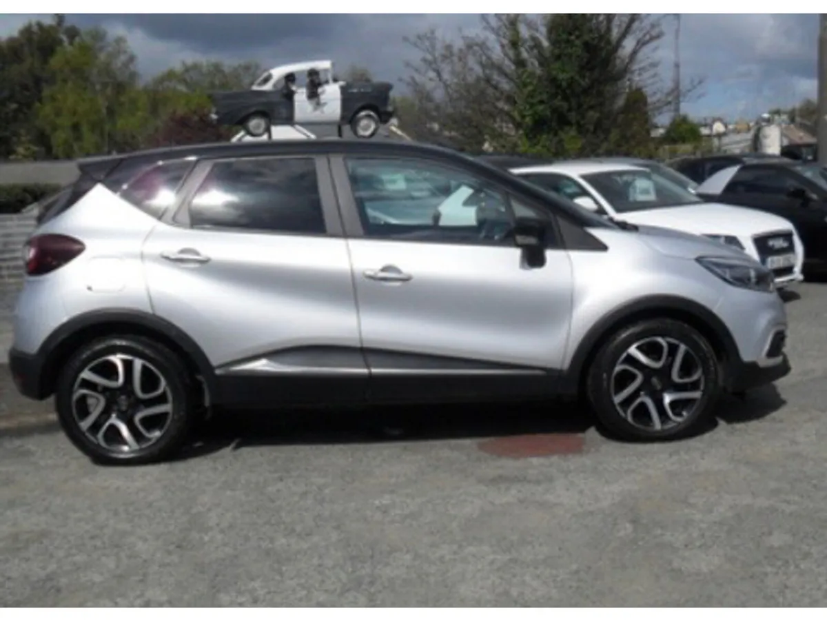 Renault Captur Hatchback, Petrol, 2019, Silver