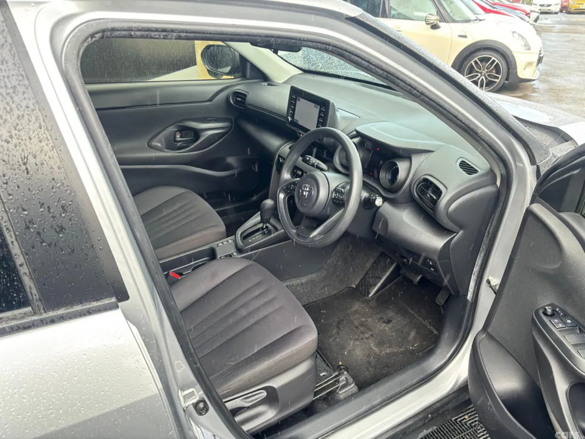 Toyota Yaris Cross Hatchback, Petrol Hybrid, 2021, Silver