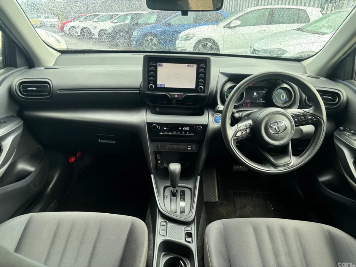 Toyota Yaris Cross Hatchback, Petrol Hybrid, 2021, Silver