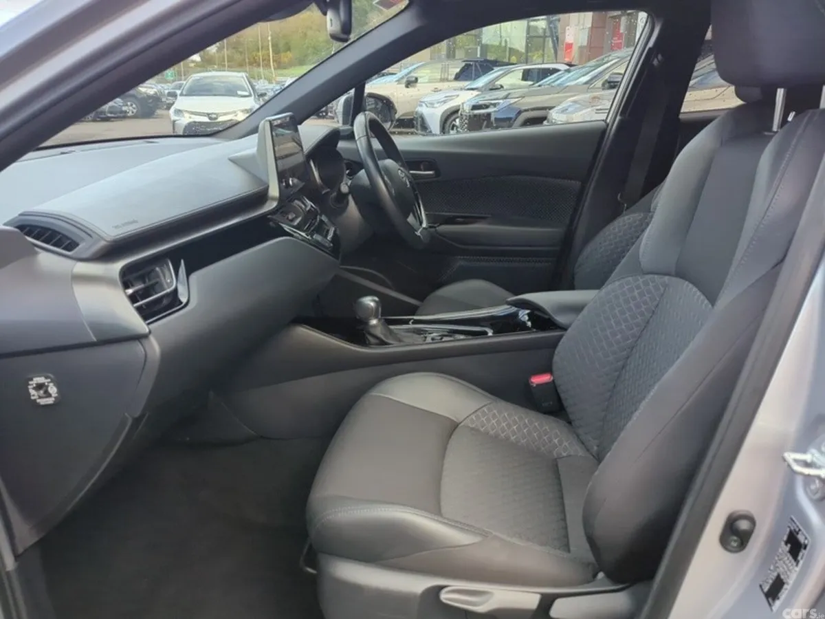 Toyota C-HR SUV, Petrol Hybrid, 2022, Grey