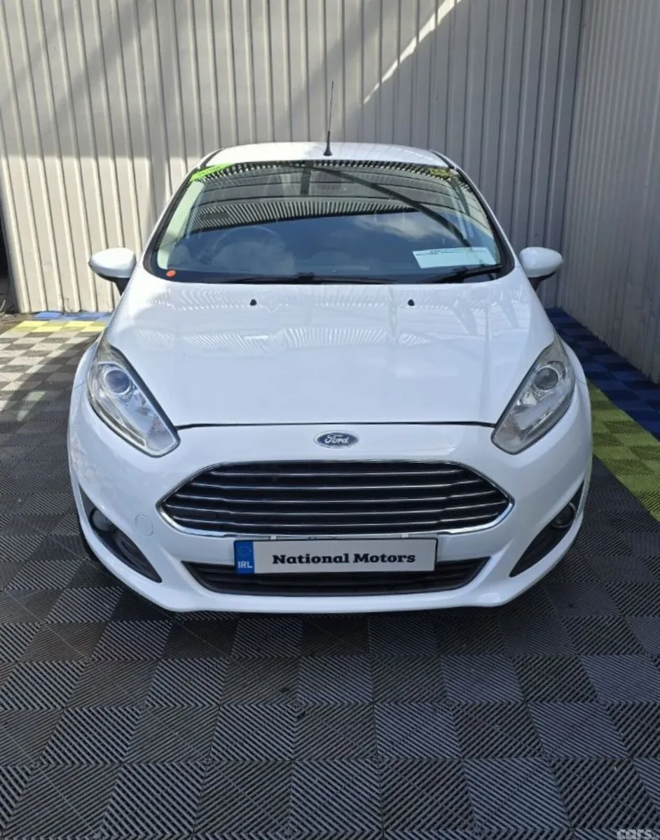 Ford Fiesta Hatchback, Petrol, 2015, White
