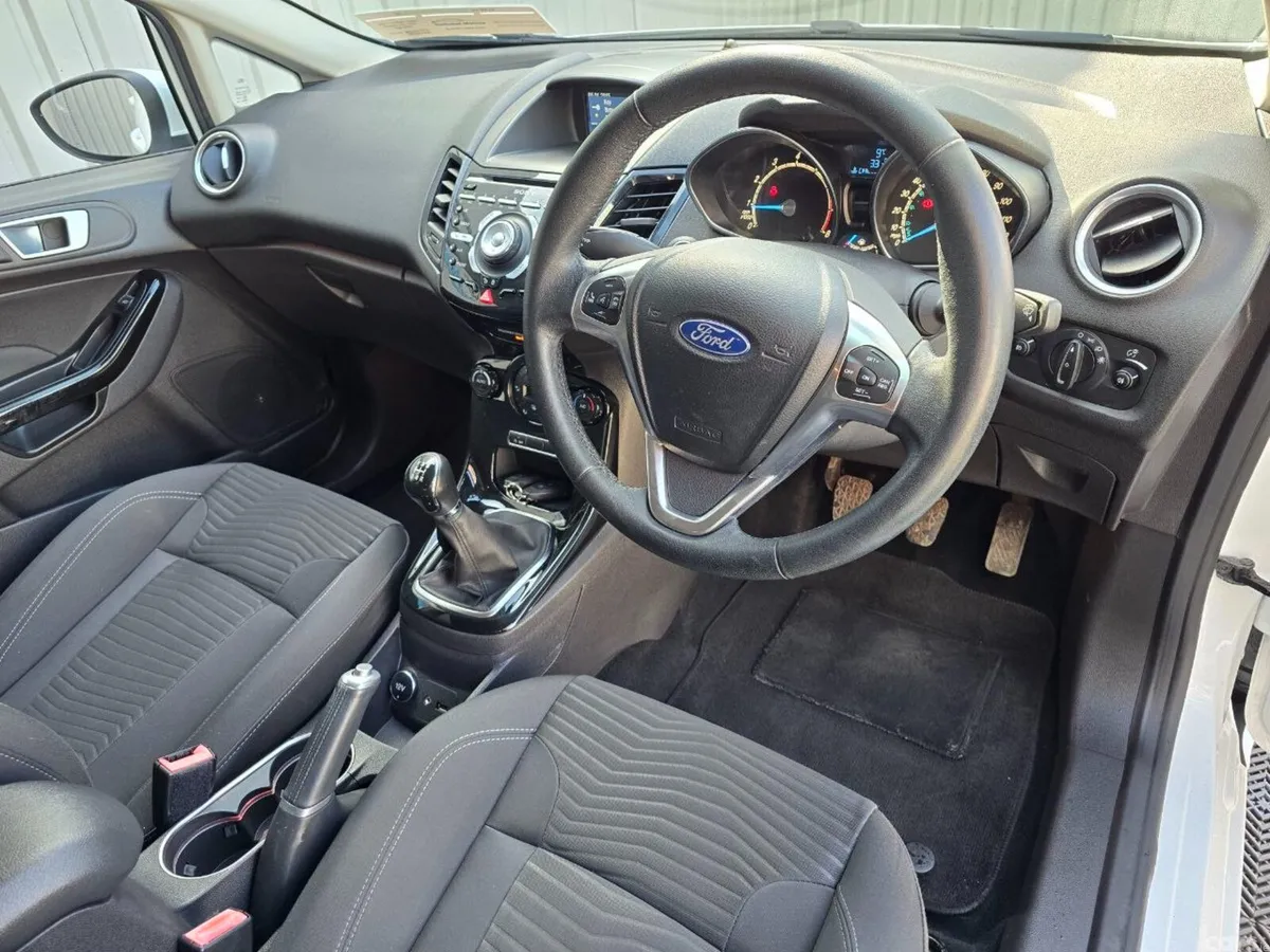 Ford Fiesta Hatchback, Petrol, 2015, White