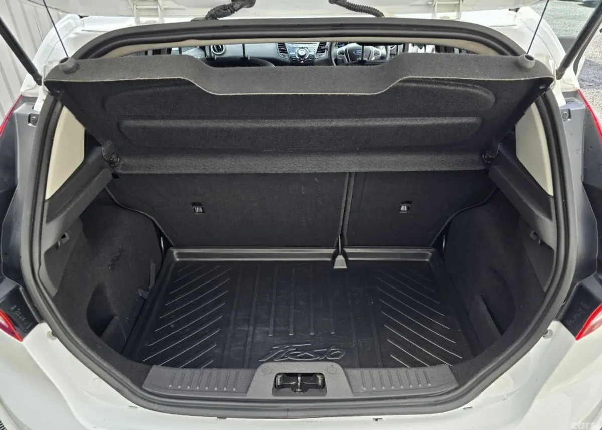 Ford Fiesta Hatchback, Petrol, 2015, White