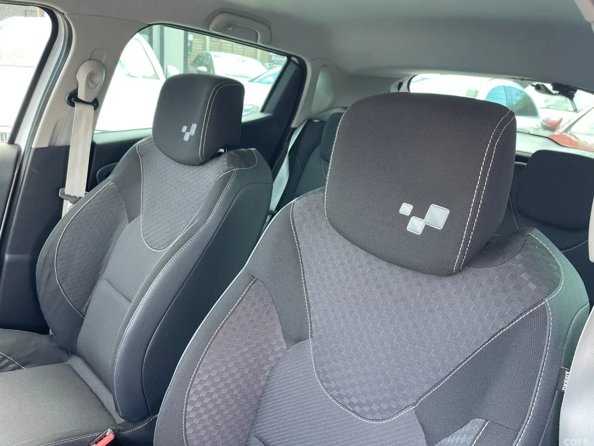 Renault Clio Hatchback, Petrol, 2017, White