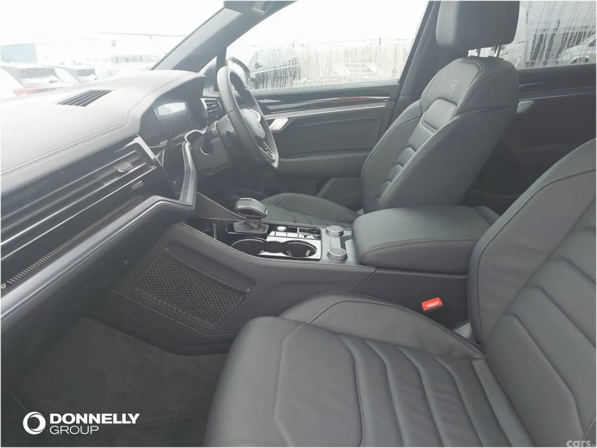 Volkswagen Touareg Estate, Diesel, 2026, Red