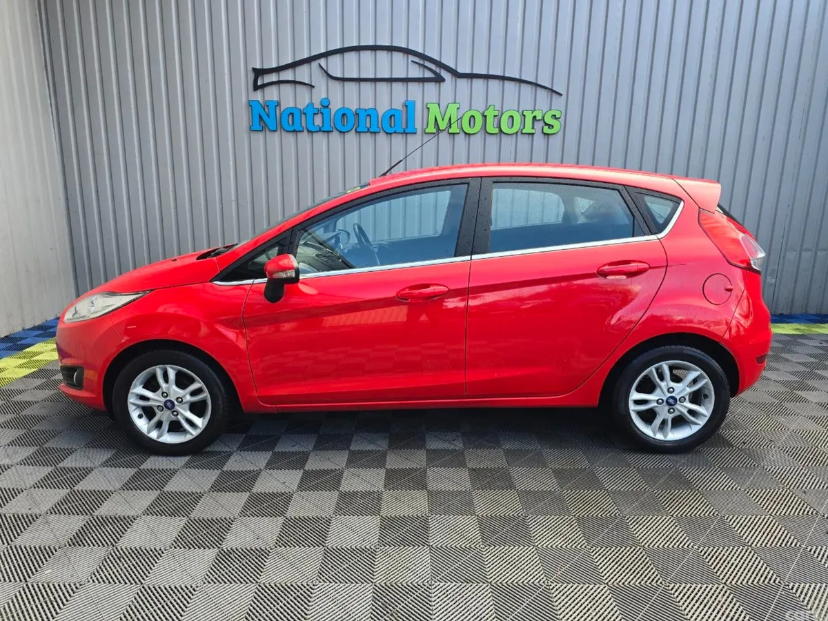Ford Fiesta Hatchback, Petrol, 2016, Red