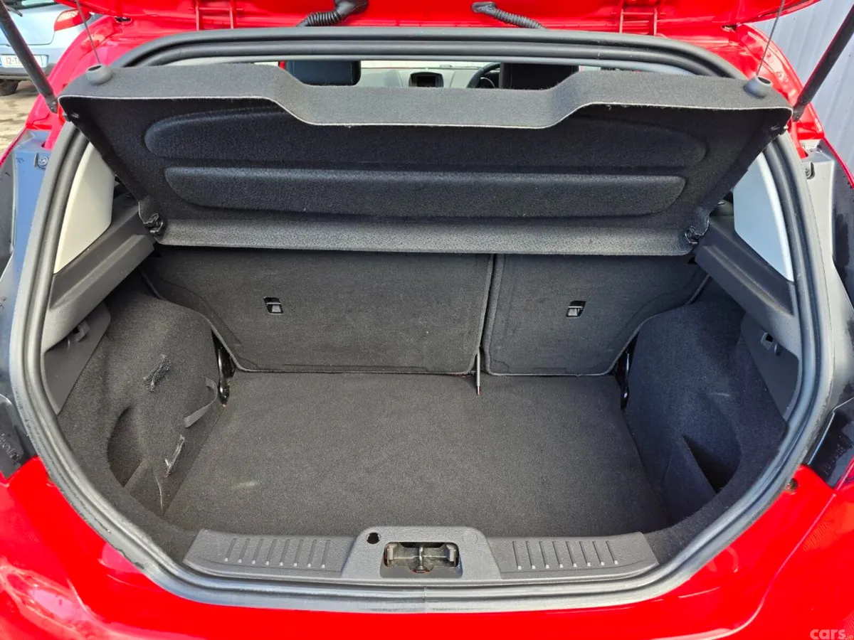 Ford Fiesta Hatchback, Petrol, 2016, Red