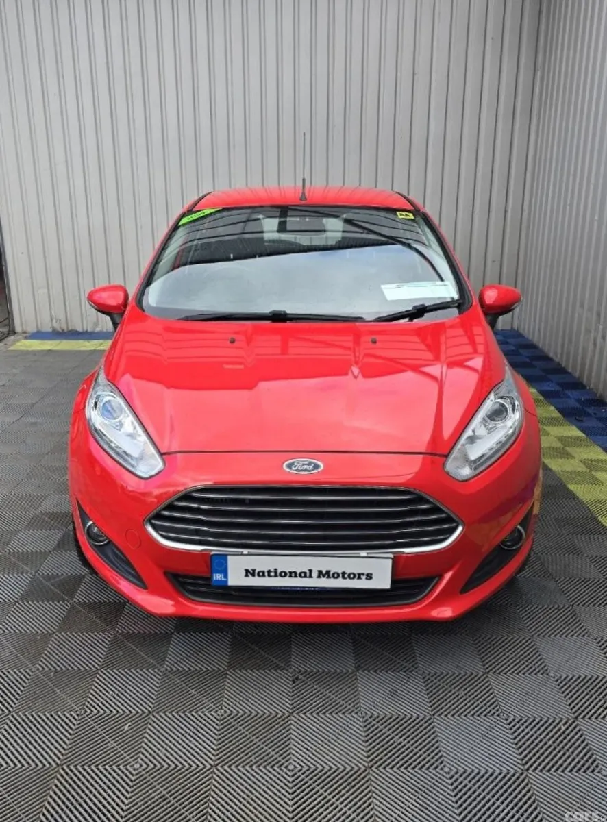 Ford Fiesta Hatchback, Petrol, 2016, Red