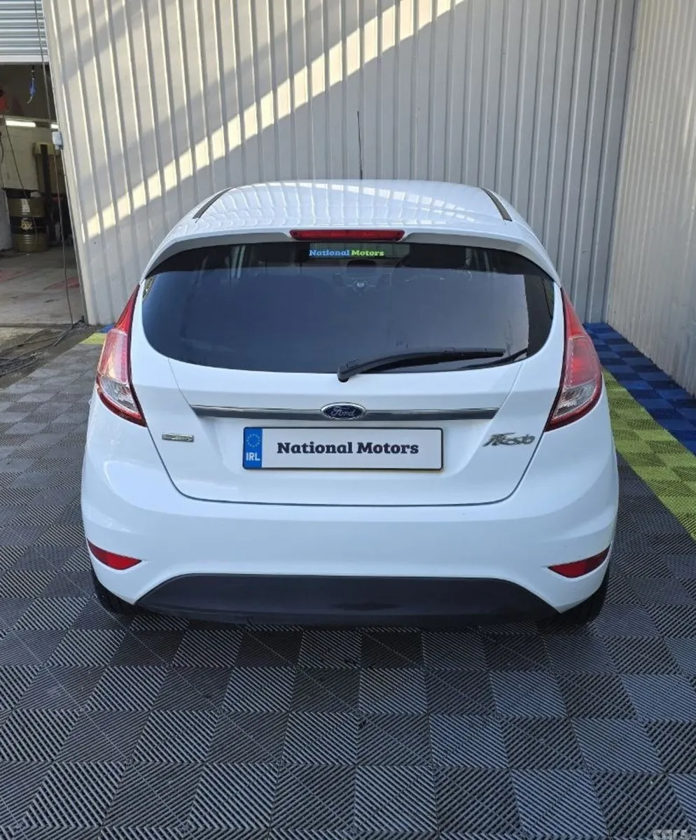 Ford Fiesta Hatchback, Petrol, 2015, White