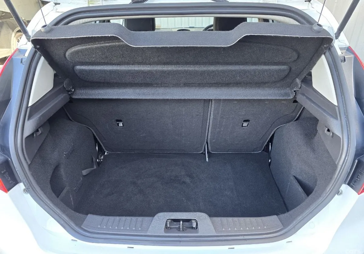 Ford Fiesta Hatchback, Petrol, 2015, White