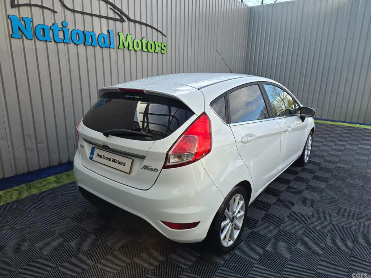 Ford Fiesta Hatchback, Petrol, 2015, White