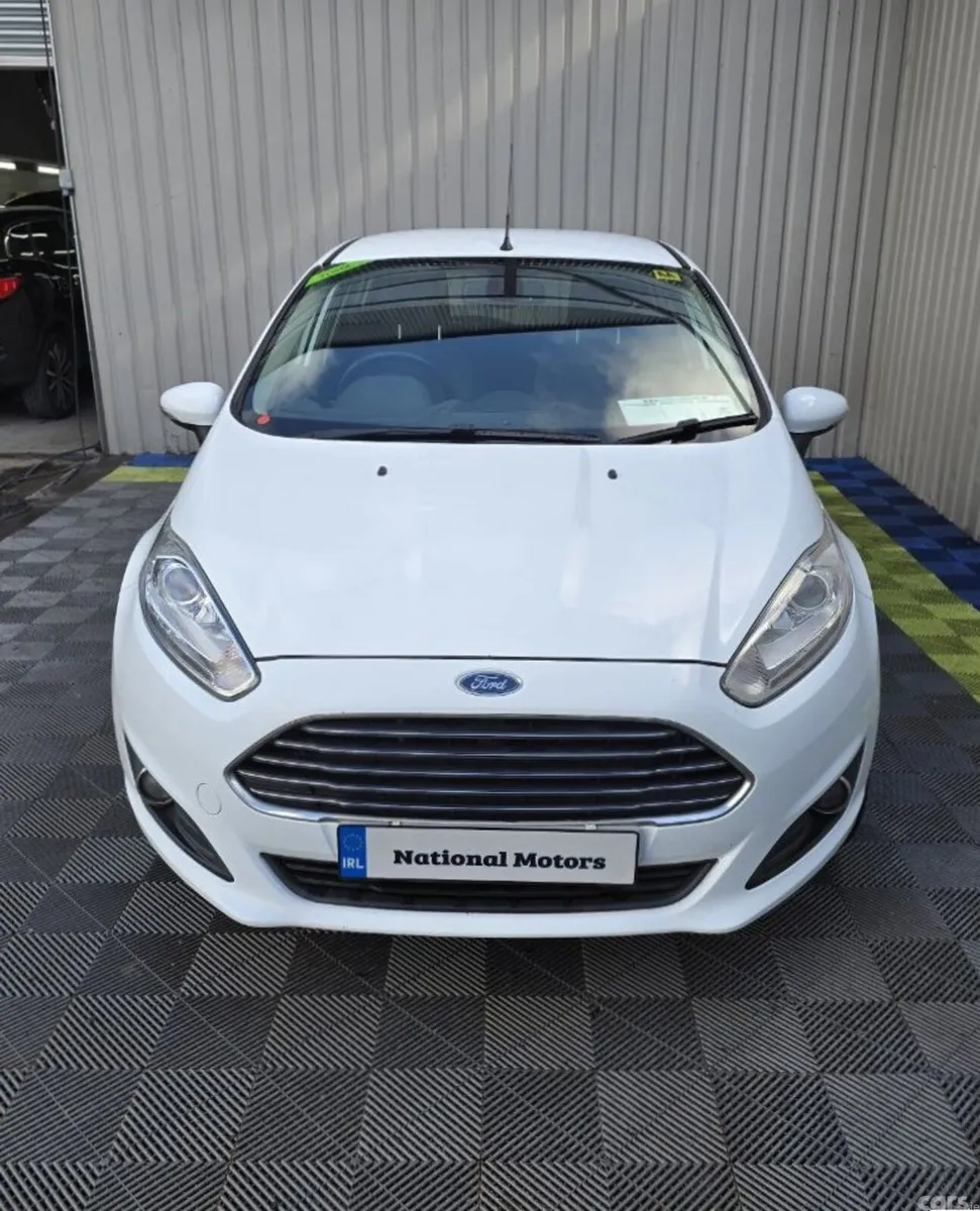 Ford Fiesta Hatchback, Petrol, 2015, White