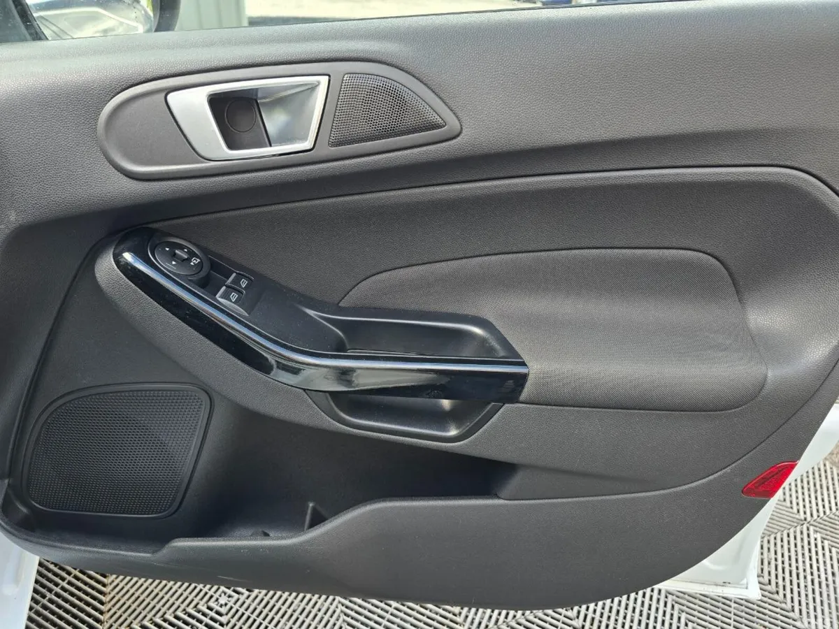 Ford Fiesta Hatchback, Petrol, 2015, White