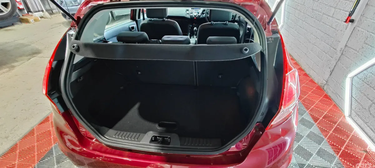 Ford Fiesta Hatchback, Petrol, 2014, Red