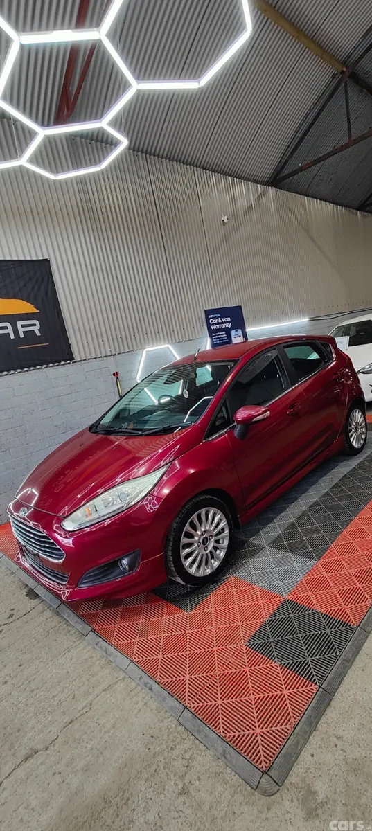 Ford Fiesta Hatchback, Petrol, 2014, Red