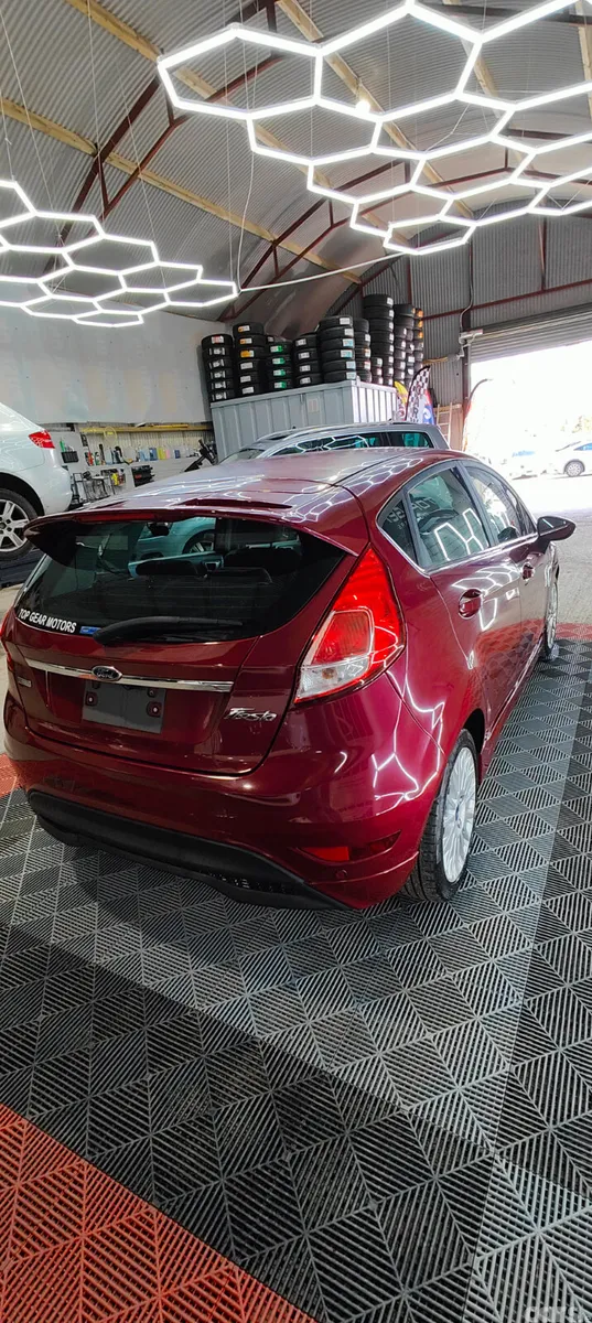 Ford Fiesta Hatchback, Petrol, 2014, Red