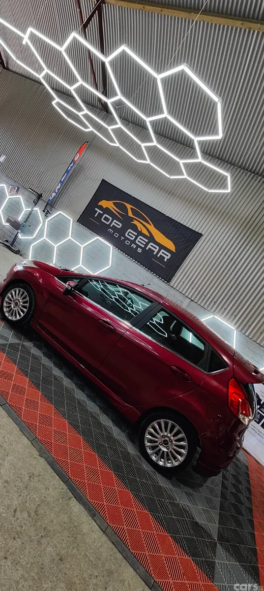 Ford Fiesta Hatchback, Petrol, 2014, Red