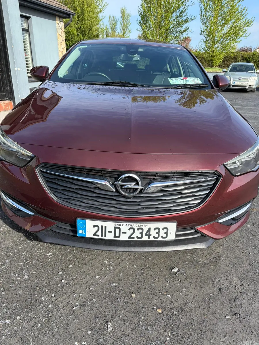 Opel Insignia Hatchback, Diesel, 2021, Red