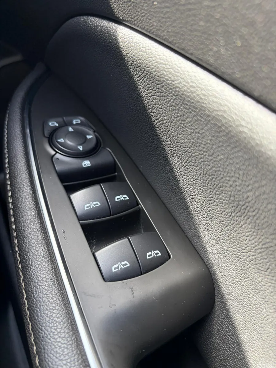 Opel Insignia Hatchback, Diesel, 2021, Red