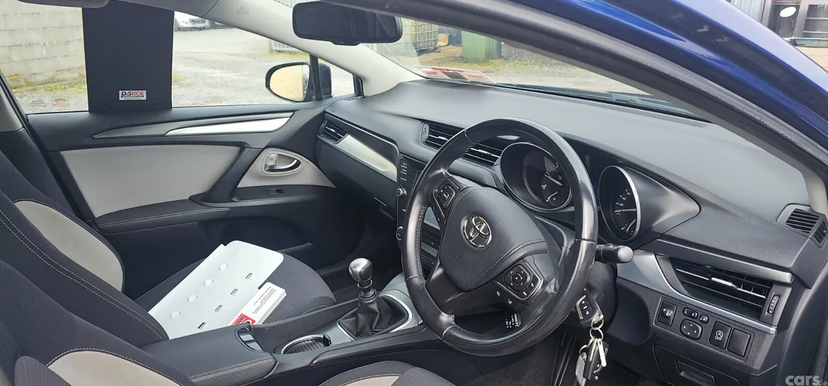 Toyota Avensis Saloon, Diesel, 2017, Blue