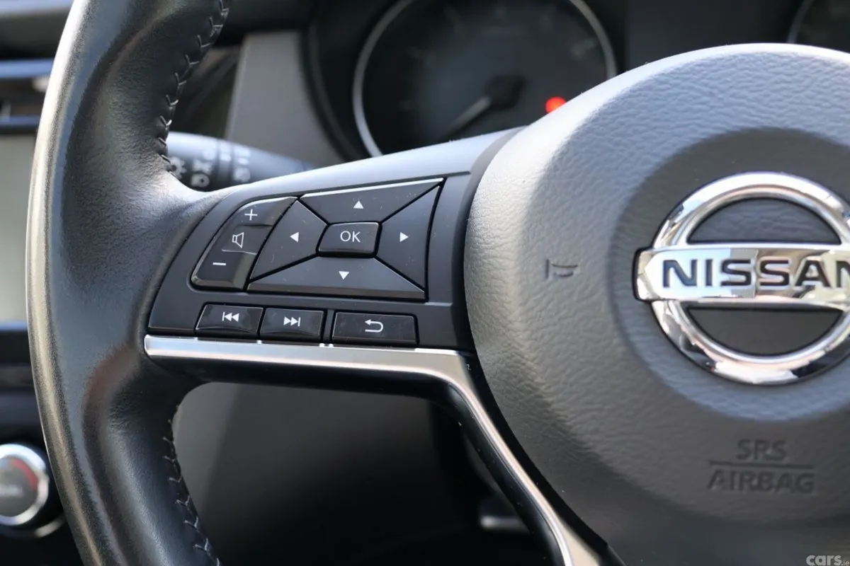 Nissan Qashqai MPV, Petrol, 2021, Red